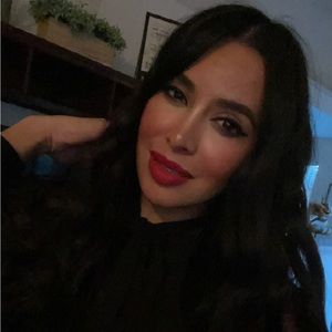 Meet your Posher, Yesenia